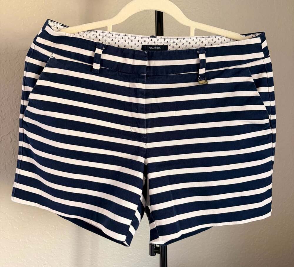 Short Nautica Size 6